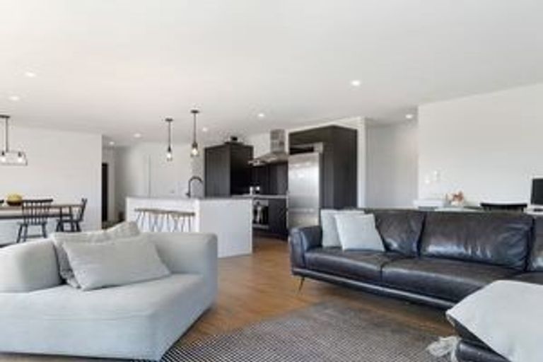 Photo of property in 16 Charlotte Drive, Omokoroa, 3114