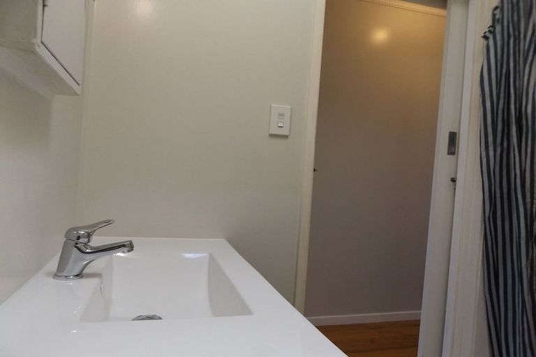 Photo of property in 2/7 Queen Street, Papakura, 2110