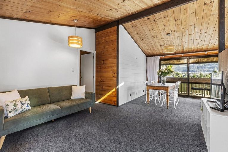 Photo of property in 16 Apple Terrace, Ranui, Porirua, 5024