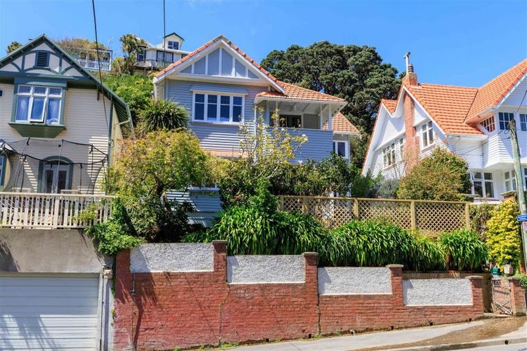 Photo of property in 11 Glen Road, Kelburn, Wellington, 6012