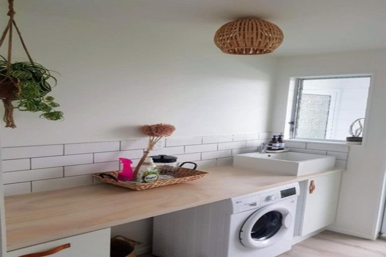 Photo of property in 3 Kipling Drive, Whalers Gate, New Plymouth, 4310