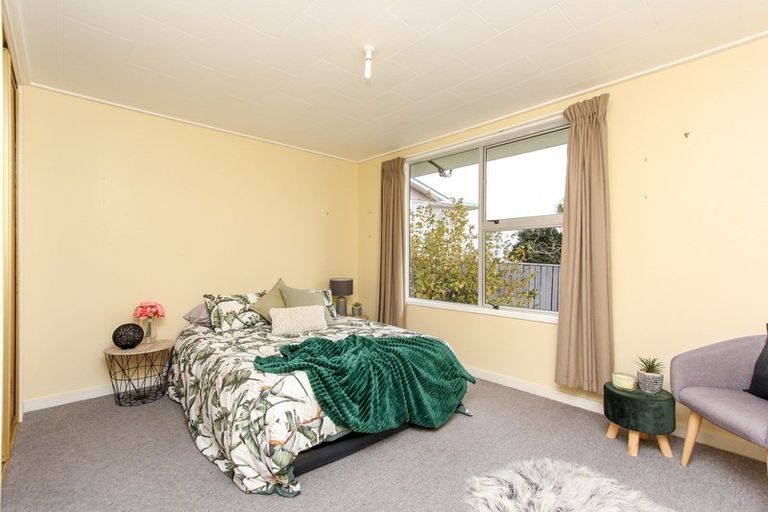 Photo of property in 19 Leon Place, Waitara, 4320