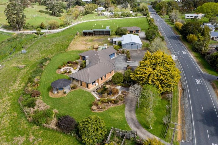 Photo of property in 131 Foster Road, Kumeu, 0891