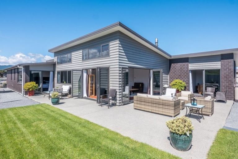 Photo of property in 97 The Drive, Paraparaumu Beach, Paraparaumu, 5032