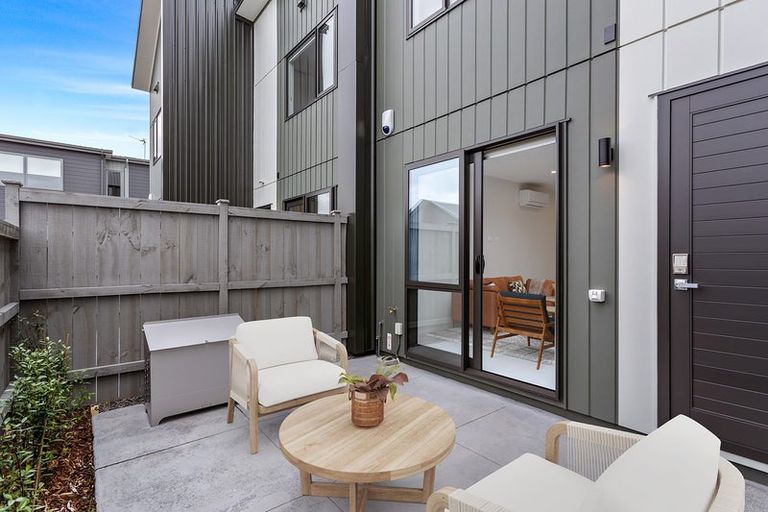 Photo of property in 6 Port Way, Rosehill, Papakura, 2113