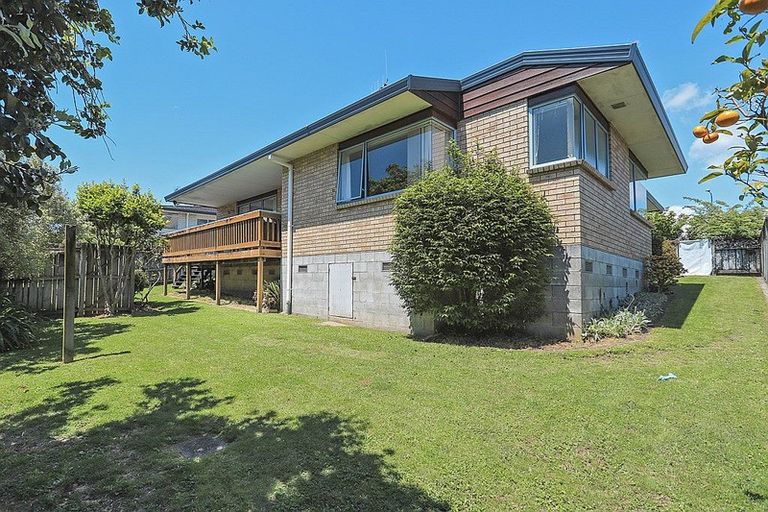 Photo of property in 25 Meadowviews Drive, Welcome Bay, Tauranga, 3112