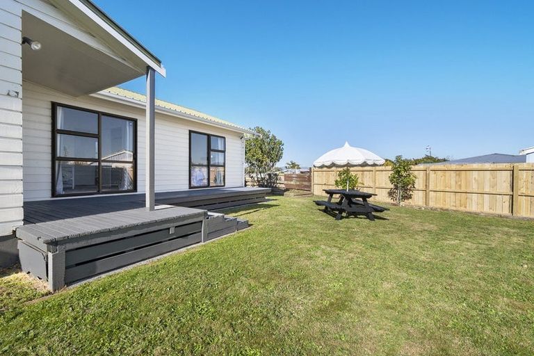 Photo of property in 18 Suzanne Grove, Kelvin Grove, Palmerston North, 4414