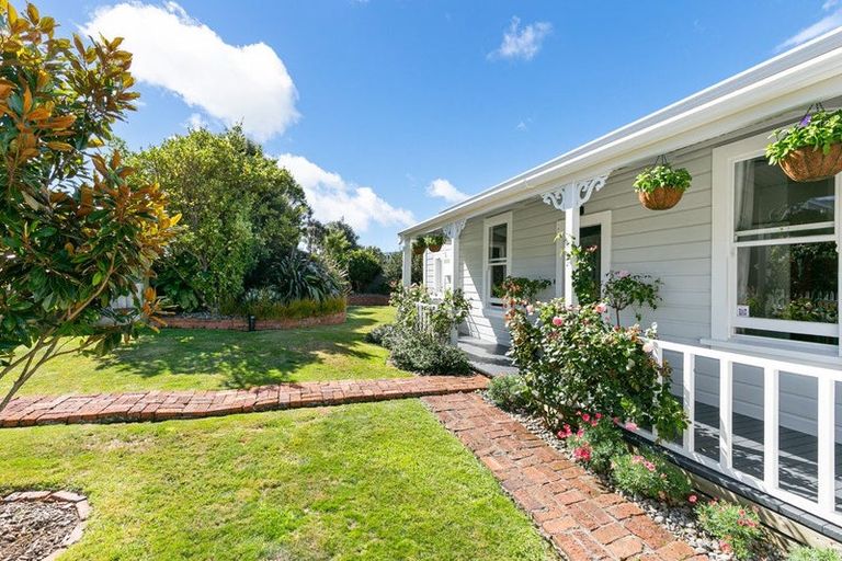 Photo of property in 8 Clifford Road, Johnsonville, Wellington, 6037