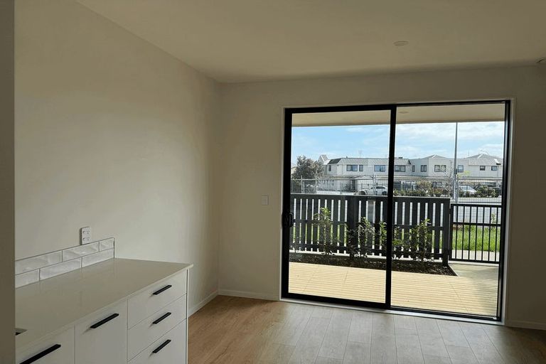 Photo of property in 43 Waipuhinui Way, Wiri, Auckland, 2104