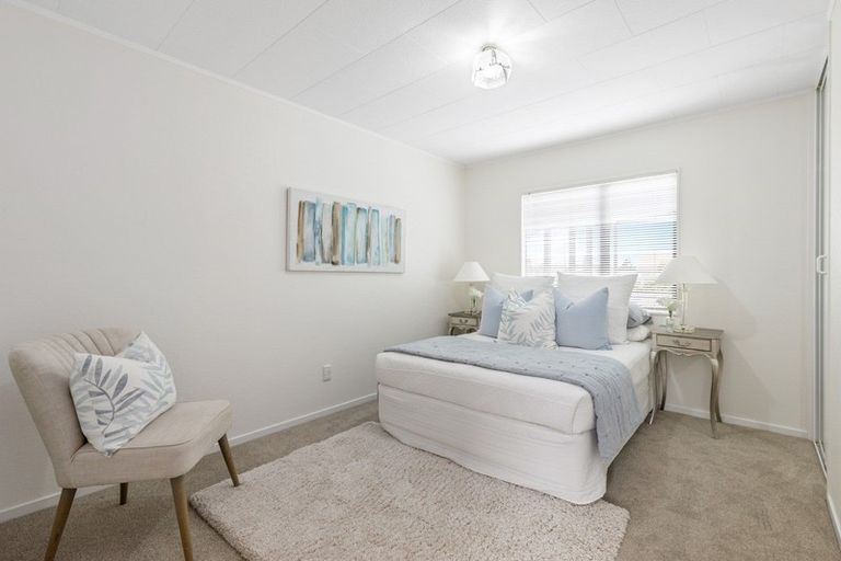 Photo of property in 1/41 Barbados Drive, Unsworth Heights, Auckland, 0632