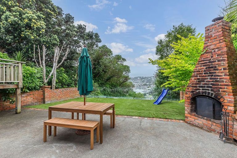 Photo of property in 56 Maupuia Road, Maupuia, Wellington, 6022