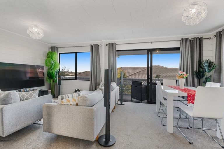 Photo of property in 57a Wade River Road, Stanmore Bay, Whangaparaoa, 0932