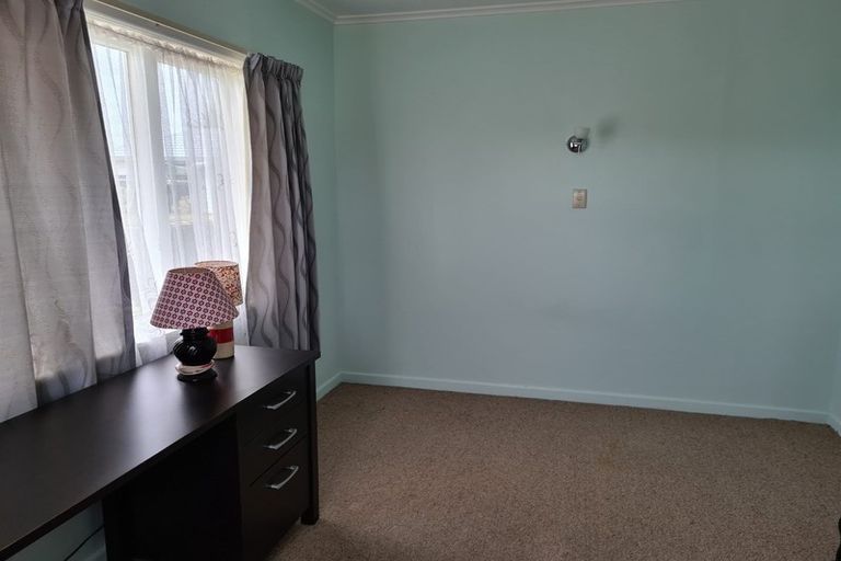Photo of property in 20 Arahoe Road, New Lynn, Auckland, 0600