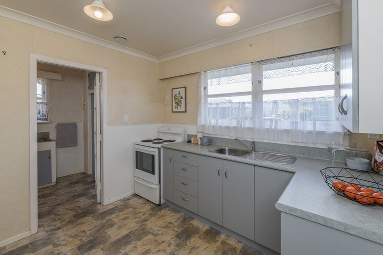 Photo of property in 611 Queen Street East, Levin, 5510