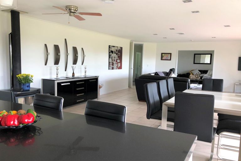 Photo of property in 16 Kotare Heights, Kerikeri, 0230