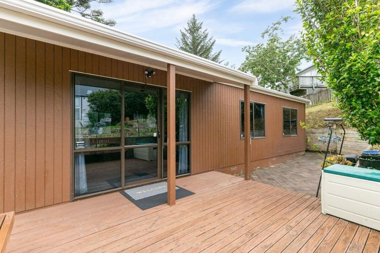 Photo of property in 94a Newlands Road, Newlands, Wellington, 6037