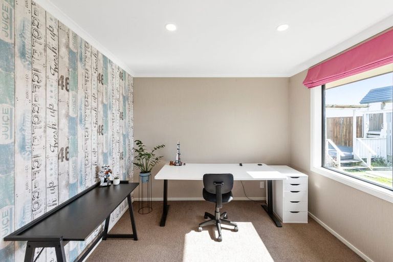 Photo of property in 7 Medallion Court, Kelvin Grove, Palmerston North, 4414