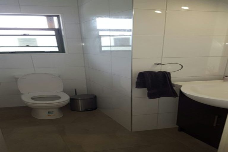 Photo of property in 2/224 Forrest Hill Road, Forrest Hill, Auckland, 0620