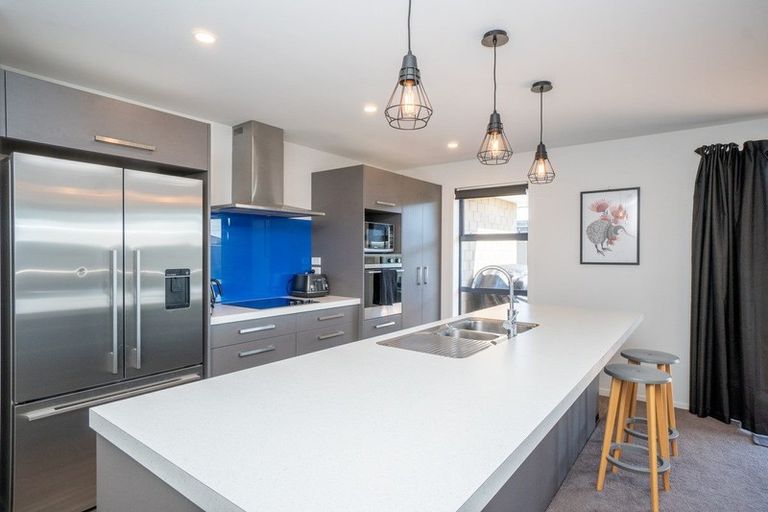 Photo of property in 8 Cyprus Place, Fitzherbert, Palmerston North, 4410