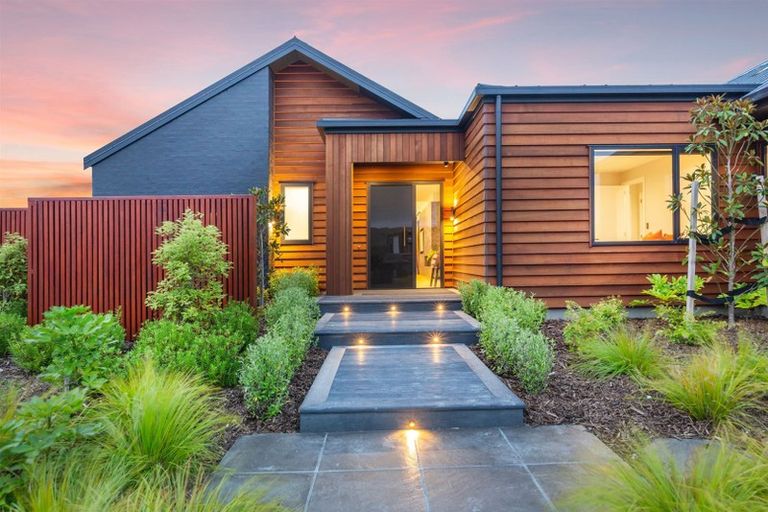 Photo of property in 16 Rotorua Grove, Aotea, Porirua, 5024