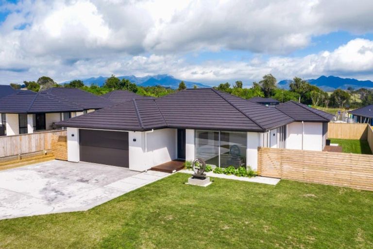 Photo of property in 33 Honeyfield Drive, Whalers Gate, New Plymouth, 4310