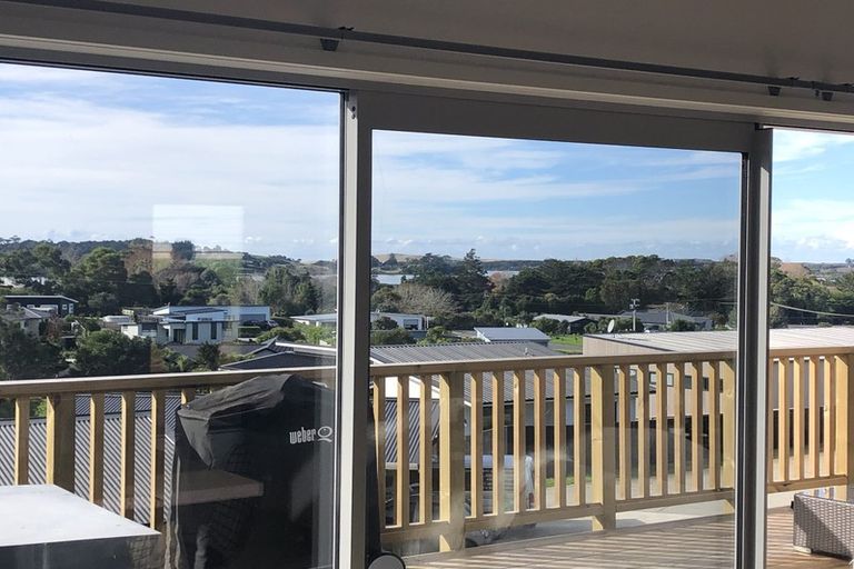 Photo of property in 10 Kuaka Crescent, Mangawhai, 0505