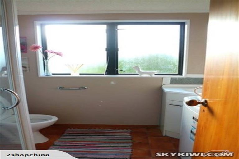 Photo of property in 1/23 Sungrove Rise, Sunnyvale, Auckland, 0612