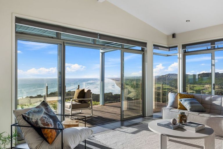 Photo of property in 42 Waitea Road, Muriwai, Waimauku, 0881