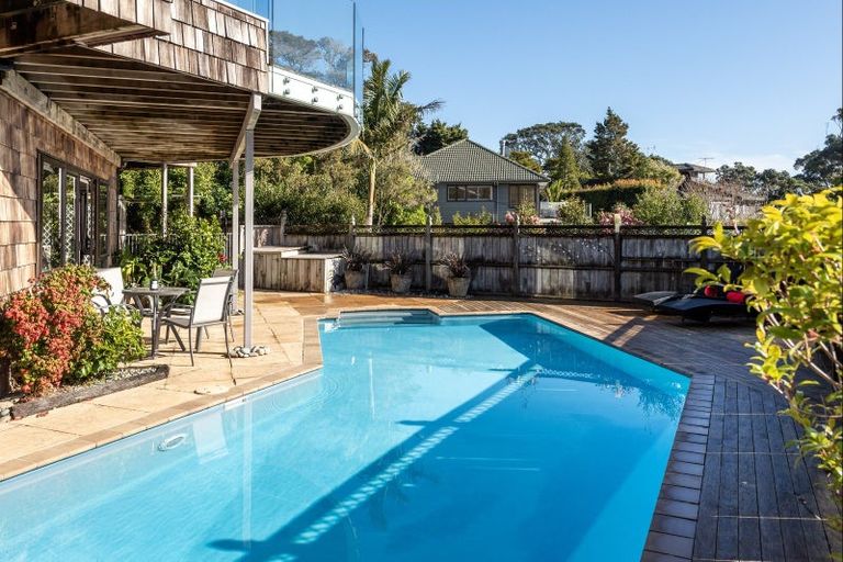 Photo of property in 153 Mellons Bay Road, Mellons Bay, Auckland, 2014