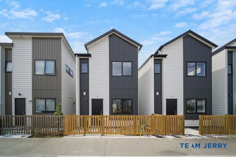 Photo of property in 63 Whare Kauri Road, Papakura, 2110