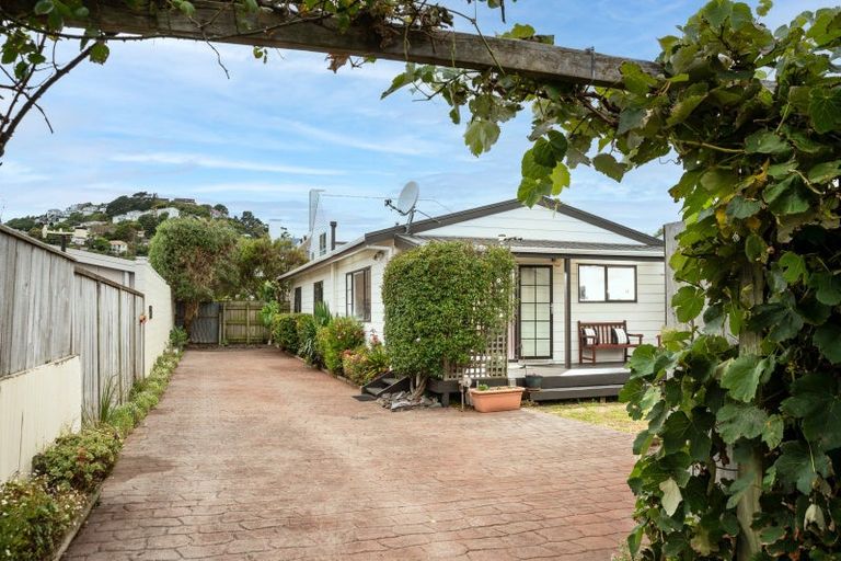 Photo of property in 14 Aparima Avenue, Miramar, Wellington, 6022