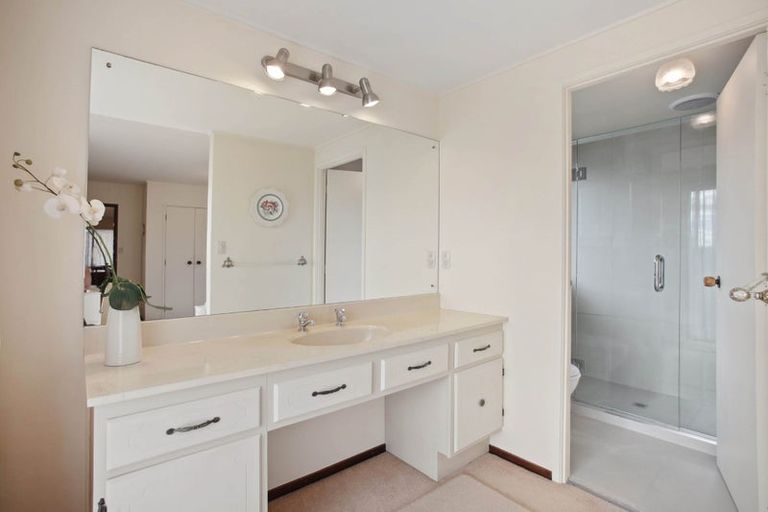 Photo of property in 5 Essington Place, Half Moon Bay, Auckland, 2012