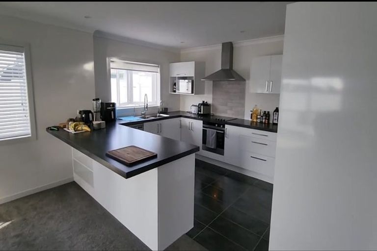 Photo of property in 10 Puroto Place, One Tree Point, 0118