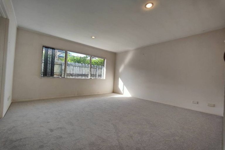 Photo of property in 12 Quartley Place, Huntington Park, Auckland, 2013