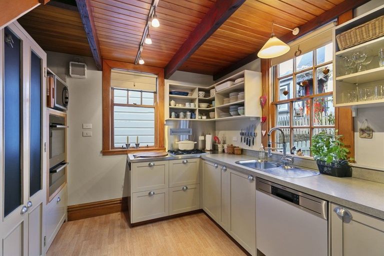 Photo of property in 28 Ascot Street, Thorndon, Wellington, 6011