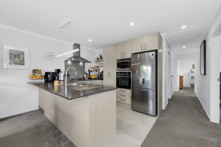 Photo of property in 30 Whareatua Avenue, Takanini, 2112