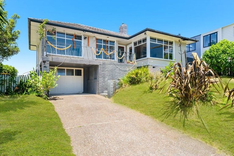 Photo of property in 11 Eastglen Road, Glen Eden, Auckland, 0602