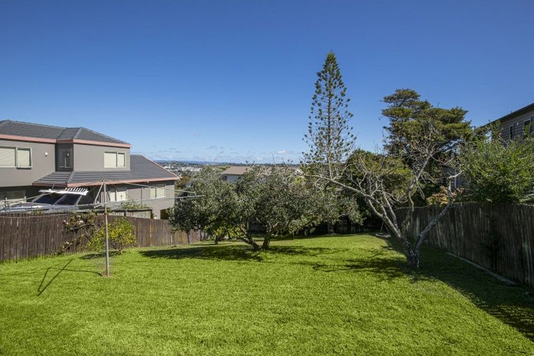 Photo of property in 194 East Coast Road, Forrest Hill, Auckland, 0620