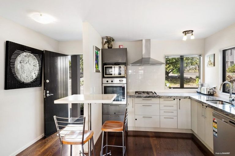 Photo of property in 4/64 Schnapper Rock Road, Schnapper Rock, Auckland, 0632