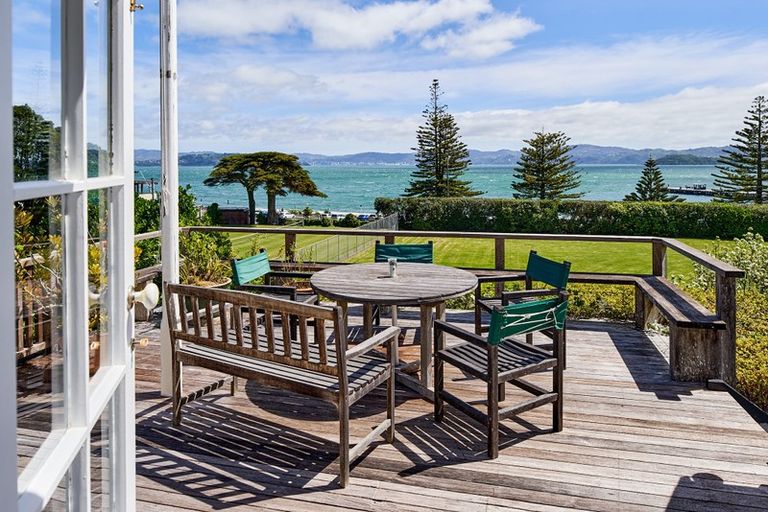 Photo of property in 5 Tui Road, Days Bay, Lower Hutt, 5013