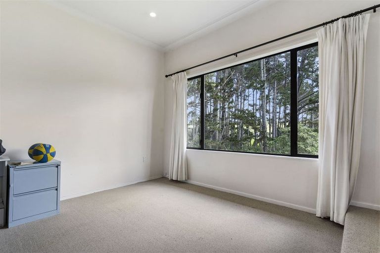 Photo of property in 10 Whites Road, Whitford, Howick, 2571