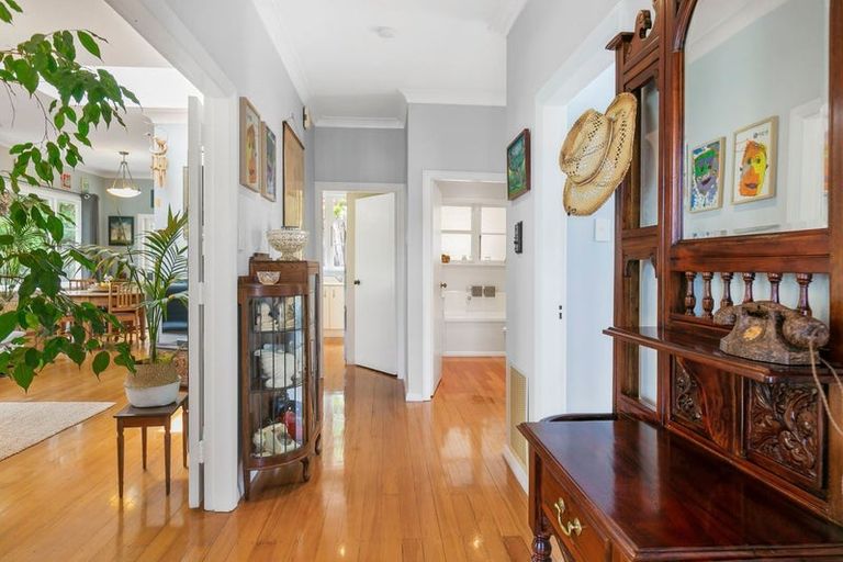 Photo of property in 9 Ashleigh Crescent, Miramar, Wellington, 6022