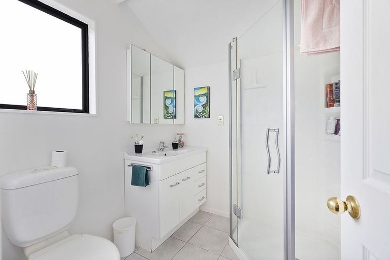 Photo of property in 13 Chastudon Place, Tawa, Wellington, 5028