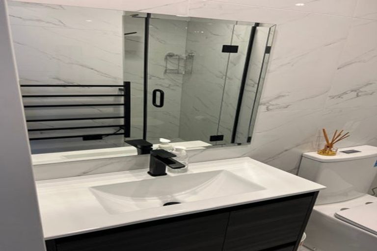 Photo of property in 5/72 Tiraumea Drive, Pakuranga, Auckland, 2010