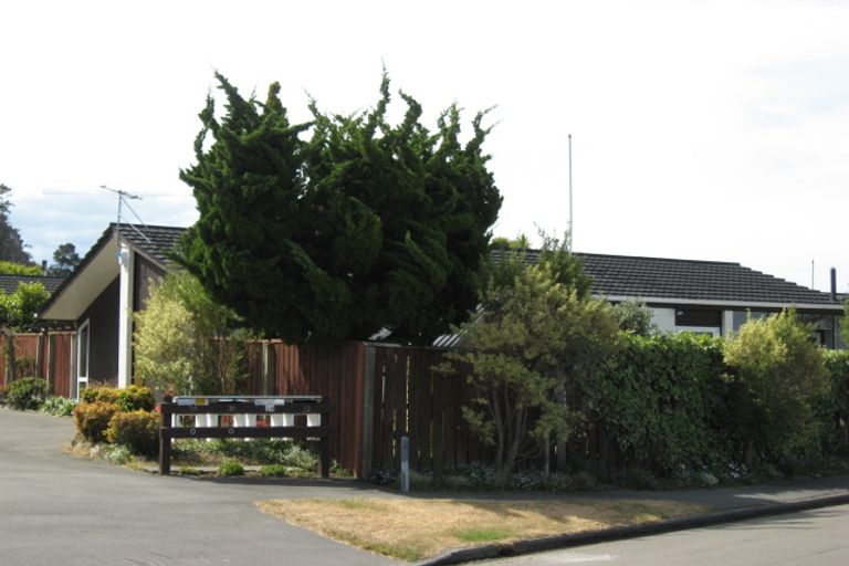 Photo of property in 22 Raekura Place, Redcliffs, Christchurch, 8081