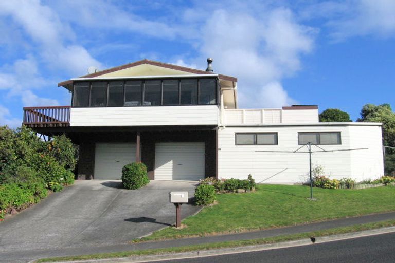 Photo of property in 101 Titiro Place, Onemana, Whangamata, 3691