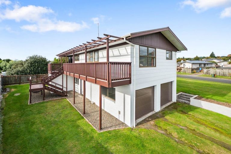 Photo of property in 2 Thackeray Place, Owhata, Rotorua, 3010