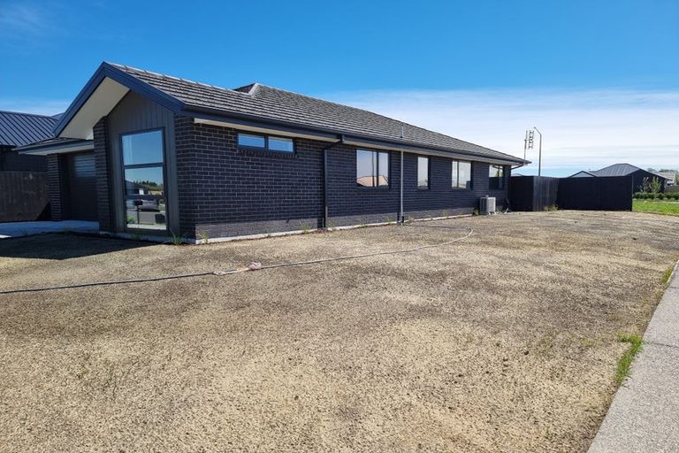 Photo of property in 2 Cabbage Close, Halswell, Christchurch, 8025