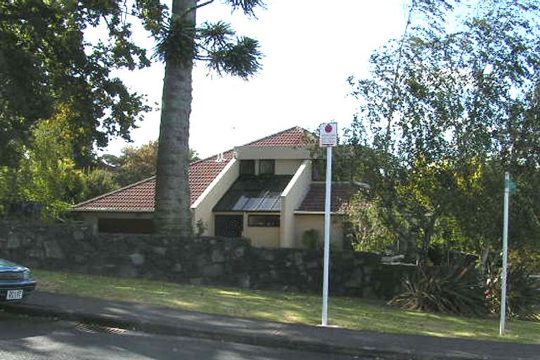 Photo of property in 62 Gladstone Road, Northcote, Auckland, 0627