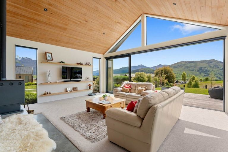 Photo of property in 10 Double Cone Road, Jacks Point, Queenstown, 9371